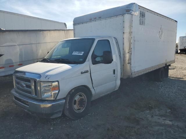 2013 Ford Econoline E450 Super Duty Cutaway Van