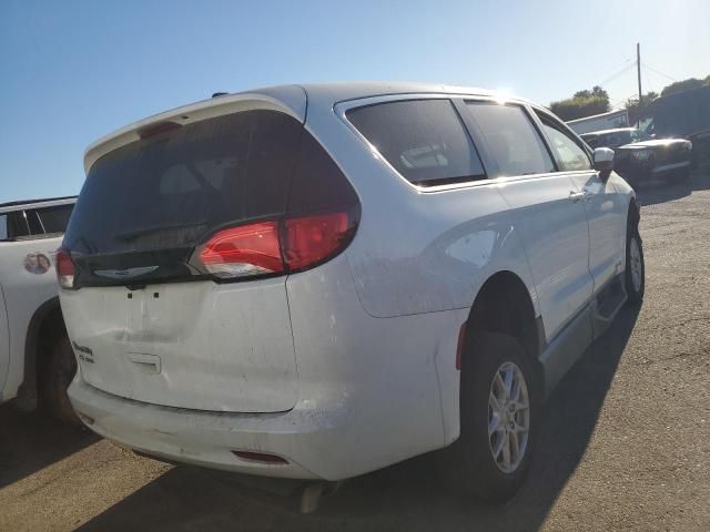 2022 Chrysler Voyager LX