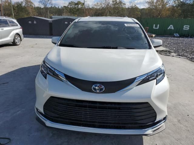 2021 Toyota Sienna XLE