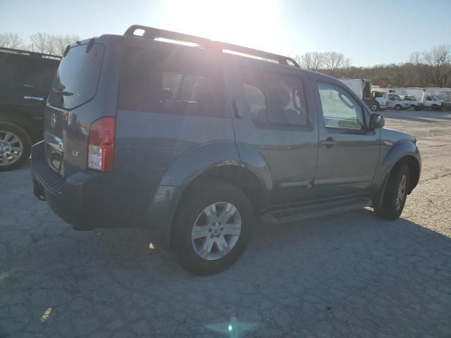 2005 Nissan Pathfinder LE