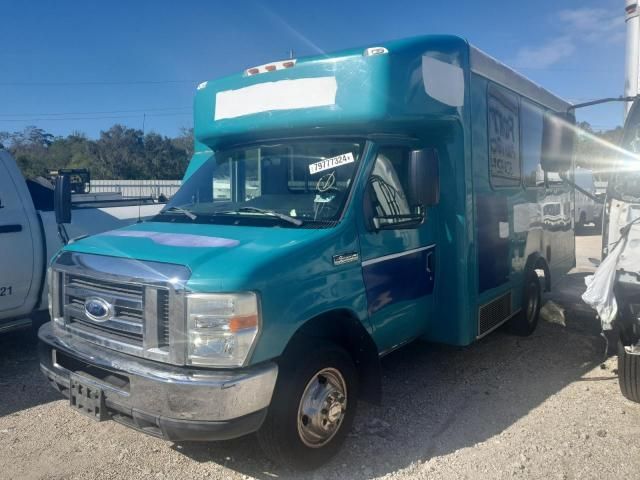 2014 Ford Econoline E350 Super Duty Cutaway Van