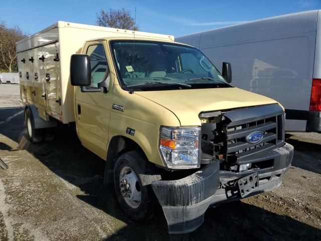 2021 Ford Econoline E450 Super Duty Cutaway Van