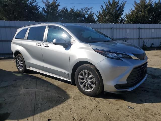 2021 Toyota Sienna LE