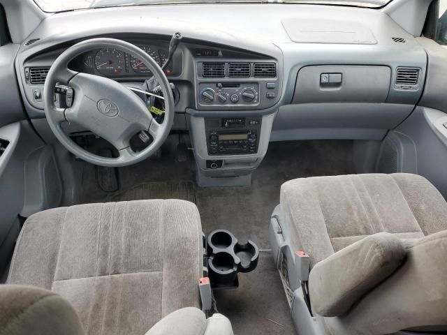 2000 Toyota Sienna LE