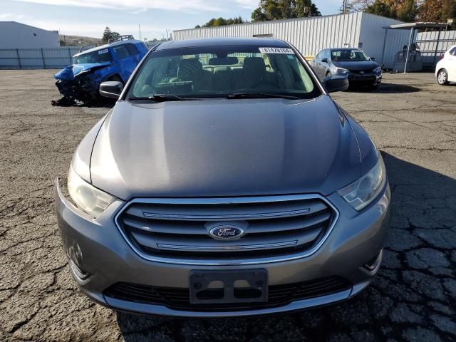 2013 Ford Taurus SE