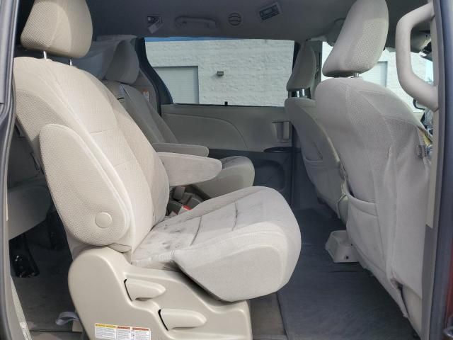 2019 Toyota Sienna LE