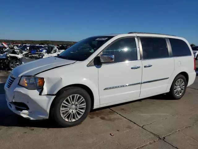 2016 Chrysler Town & Country Touring L