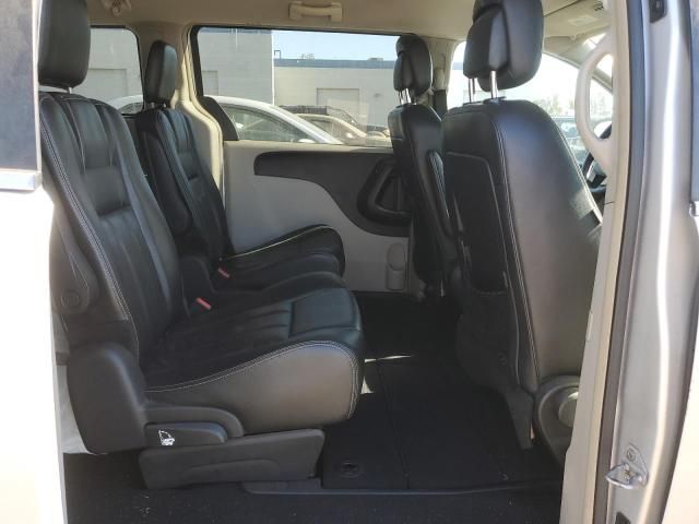 2012 Chrysler Town & Country Touring