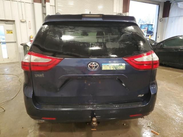 2018 Toyota Sienna XLE