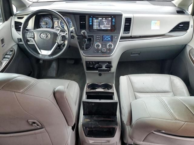 2016 Toyota Sienna XLE