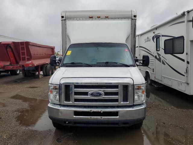 2016 Ford Econoline E450 Super Duty Cutaway Van