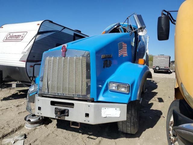 2017 Kenworth Construction T800