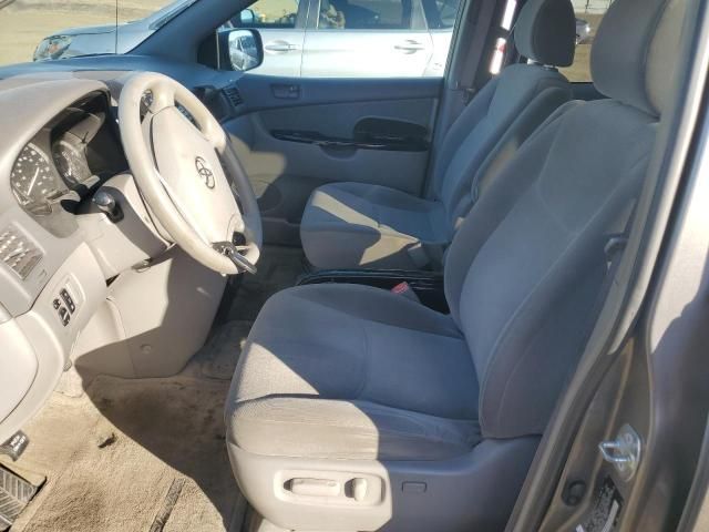 2005 Toyota Sienna CE