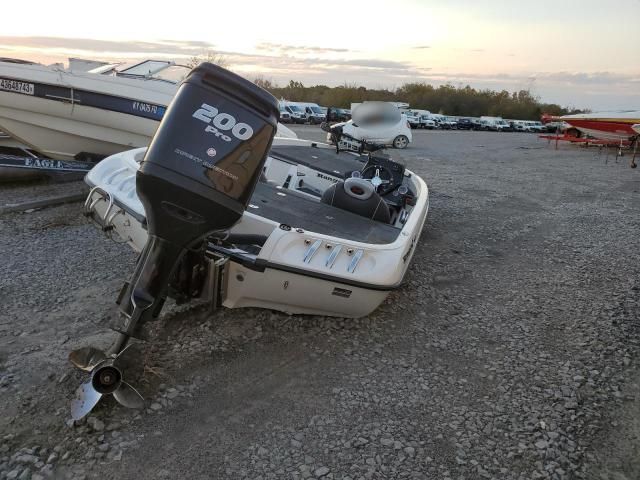 2014 Land Rover Boat