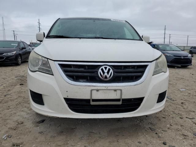 2010 Volkswagen Routan SE