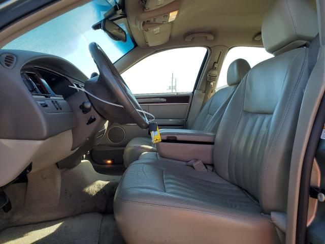 2004 Lincoln Town Car Executive