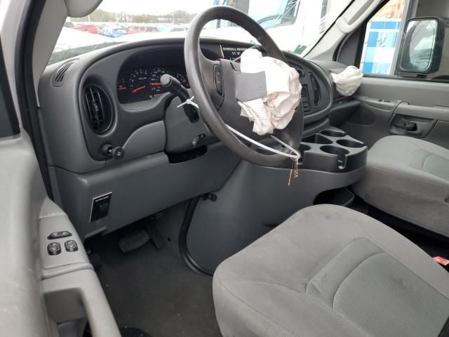 2008 Ford Econoline E450 Super Duty Cutaway Van