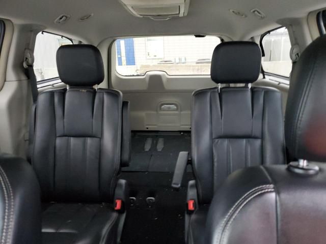 2012 Chrysler Town & Country Touring L