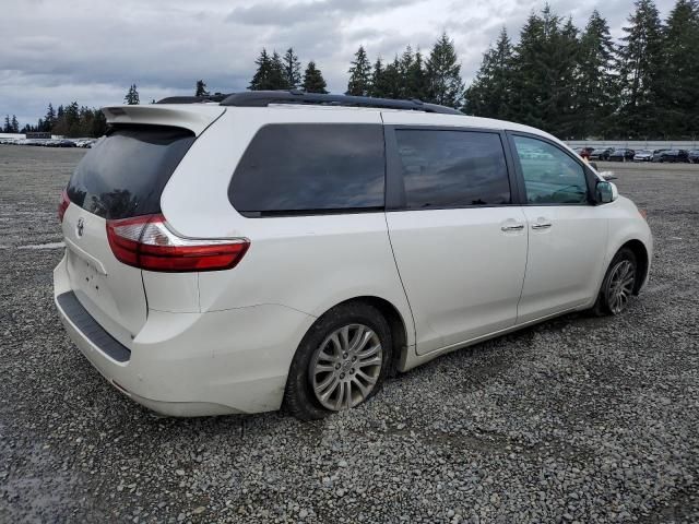 2016 Toyota Sienna XLE