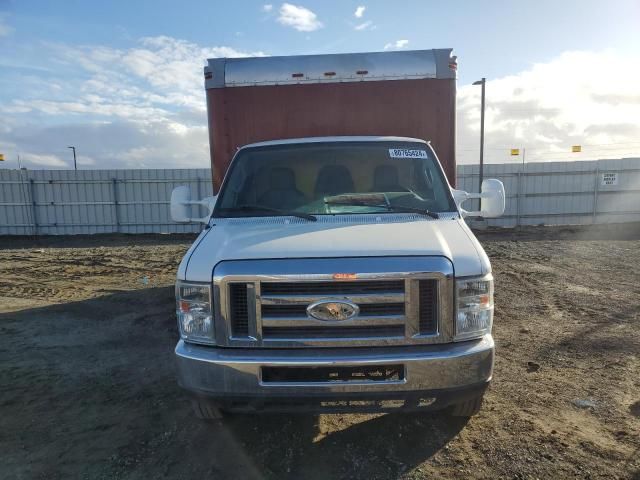 2012 Ford Econoline E350 Super Duty Cutaway Van