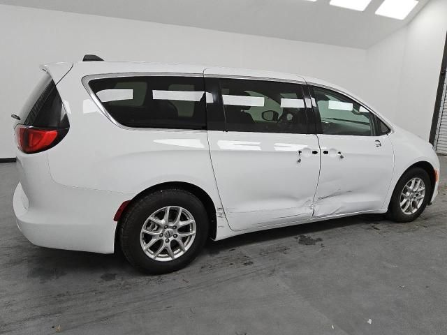 2024 Chrysler Voyager LX