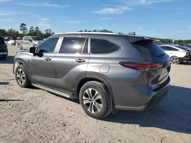 2024 Toyota Highlander LE