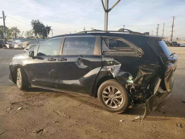 2021 Toyota Sienna LE