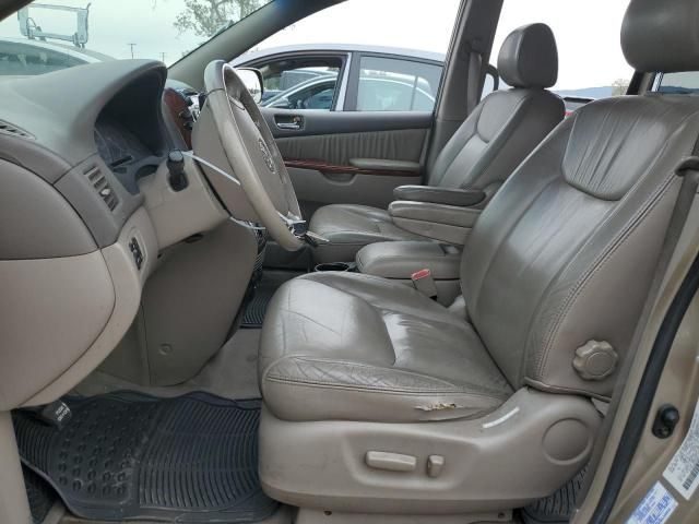 2004 Toyota Sienna XLE