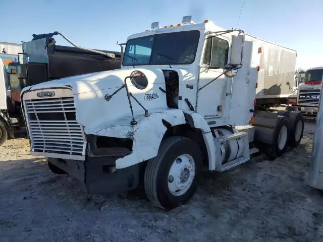 2000 Freightliner Conventional FLD112