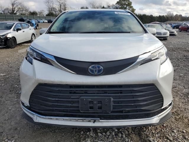 2022 Toyota Sienna XLE