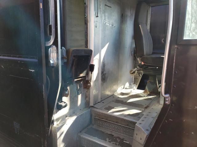 2009 Freightliner Chassis M Line WALK-IN Van