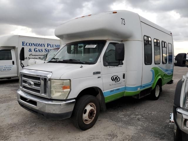 2010 Ford Econoline E350 Super Duty Cutaway Van