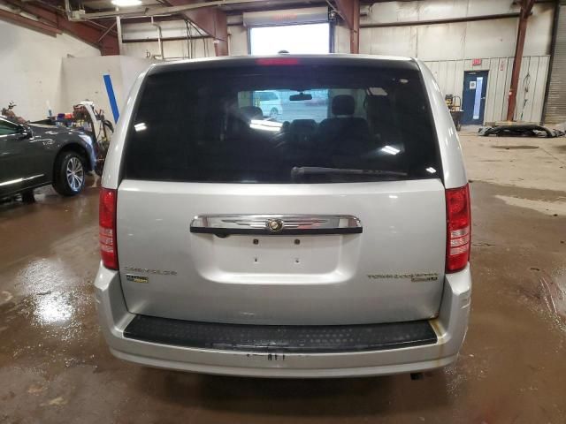 2010 Chrysler Town & Country LX