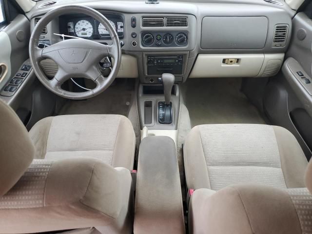 2002 Mitsubishi Montero Sport XLS