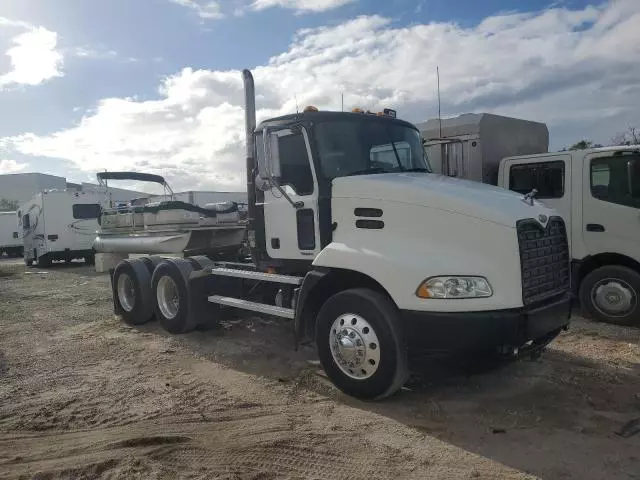 2006 Mack 600 CXN600