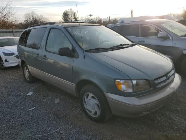 1999 Toyota Sienna LE