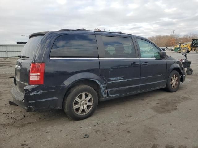 2010 Chrysler Town & Country LX