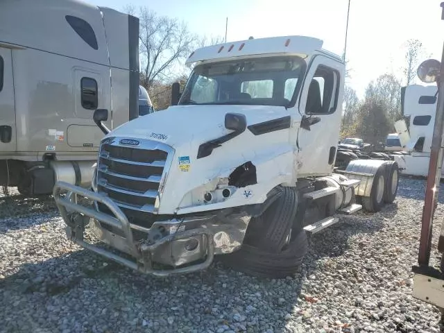 2020 Freightliner Cascadia 126