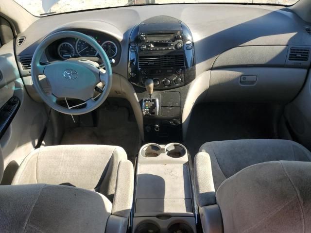 2004 Toyota Sienna CE