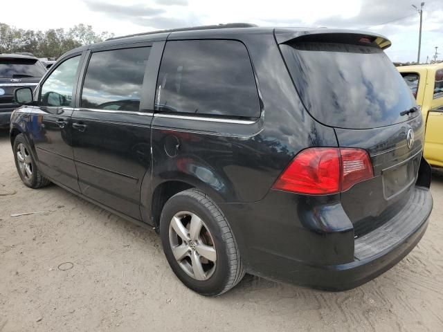 2011 Volkswagen Routan SE