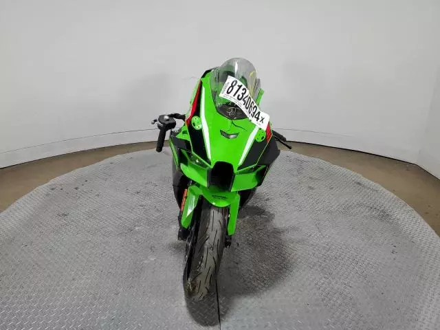 2021 Kawasaki ZX1002 M