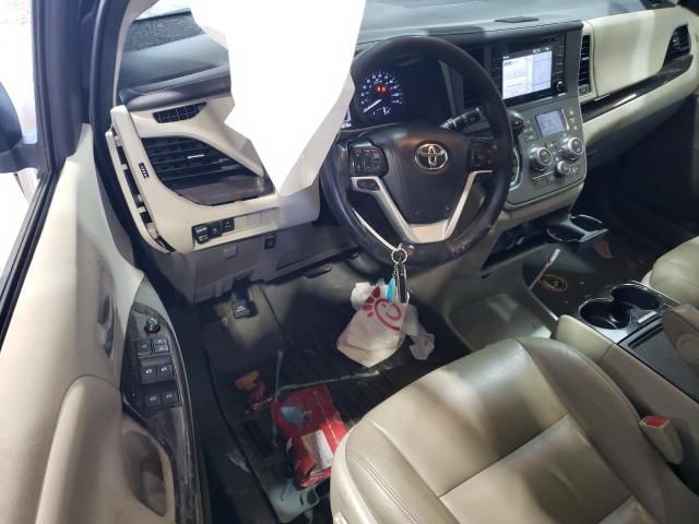 2020 Toyota Sienna XLE