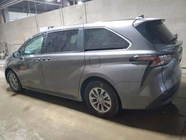 2024 Toyota Sienna LE