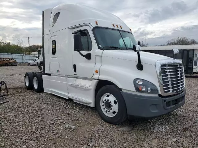 2015 Freightliner Cascadia 125