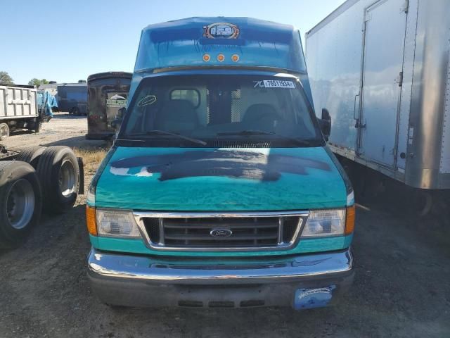 2004 Ford Econoline E350 Super Duty Cutaway Van