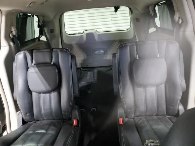 2014 Chrysler Town & Country Touring L