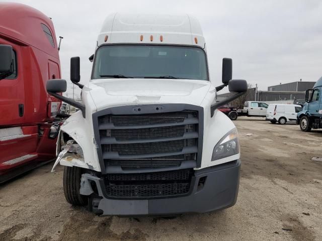 2020 Freightliner Cascadia 126