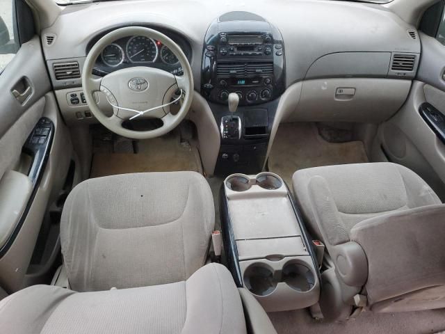 2004 Toyota Sienna CE