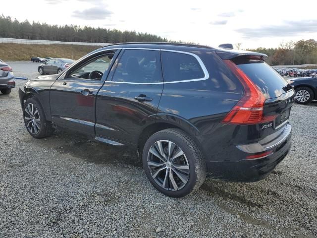 2022 Volvo XC60 B5 Momentum