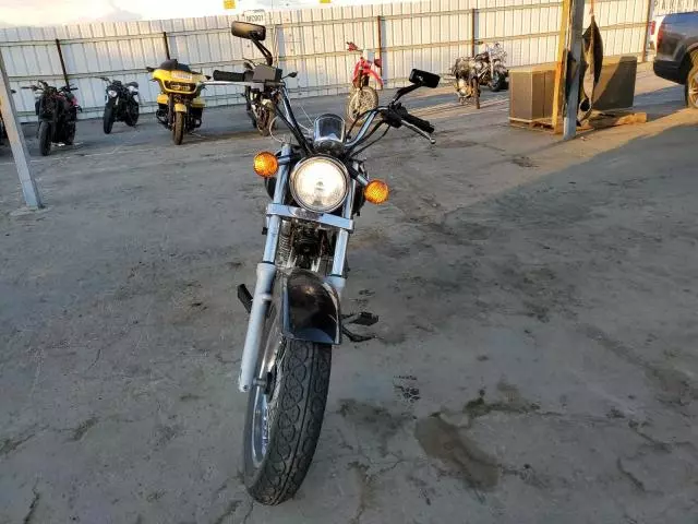 2002 Suzuki GZ250